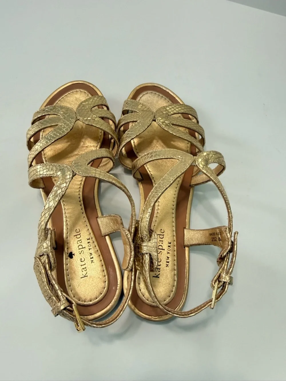 Kate Spade Gold Metallic Snake Embossed Strappy Flat Sandals Ankle Strap Size 8M